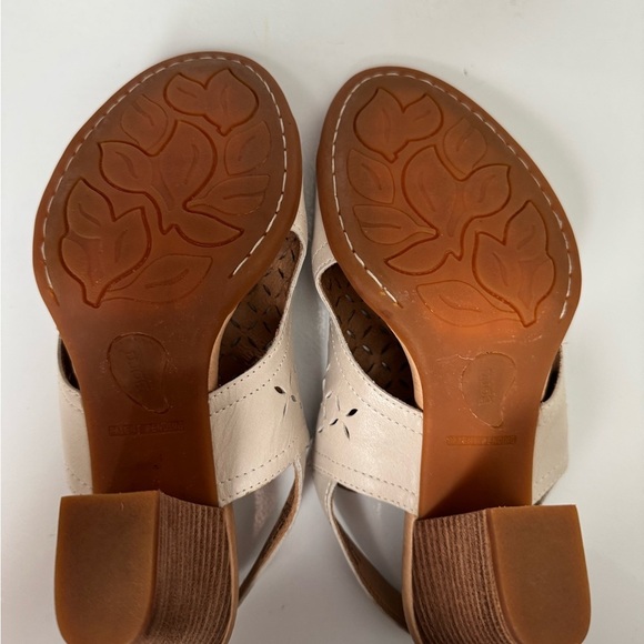 Born Cream Perforated Design Sling Back Wooden Heel Sandals Size 9 - Picture 5 of 6